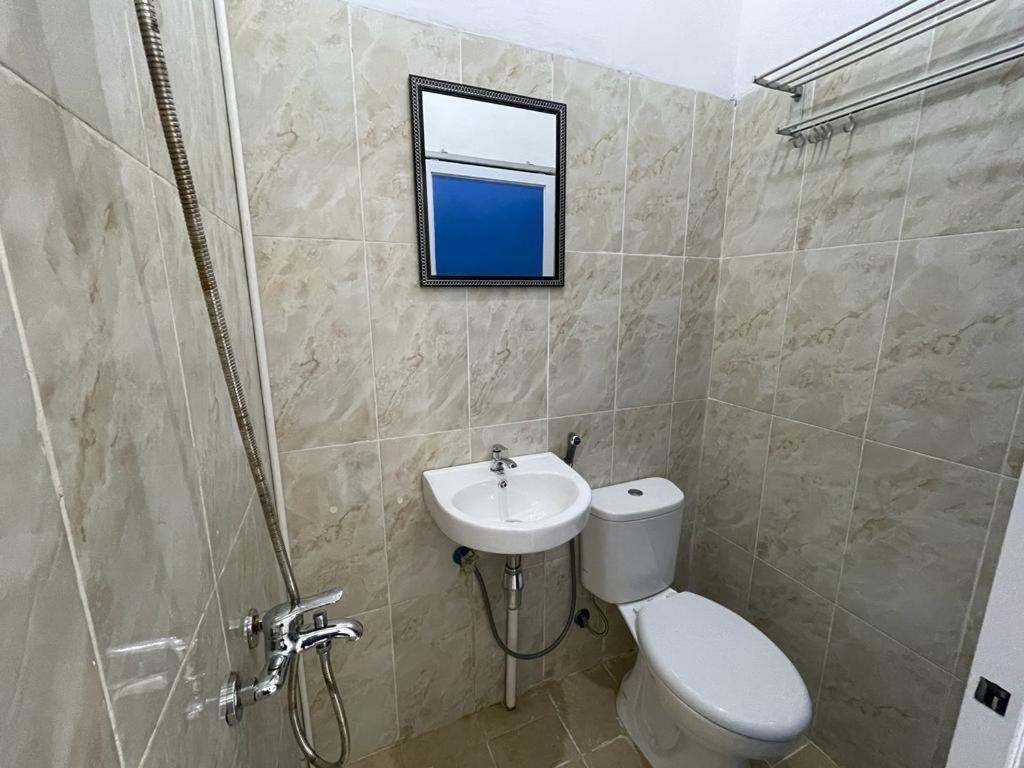 Oyo 91477 Fazira Home Stay Syariah Sibolga Экстерьер фото